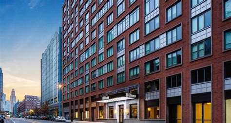 Hotels near Barclays Center Brooklyn .